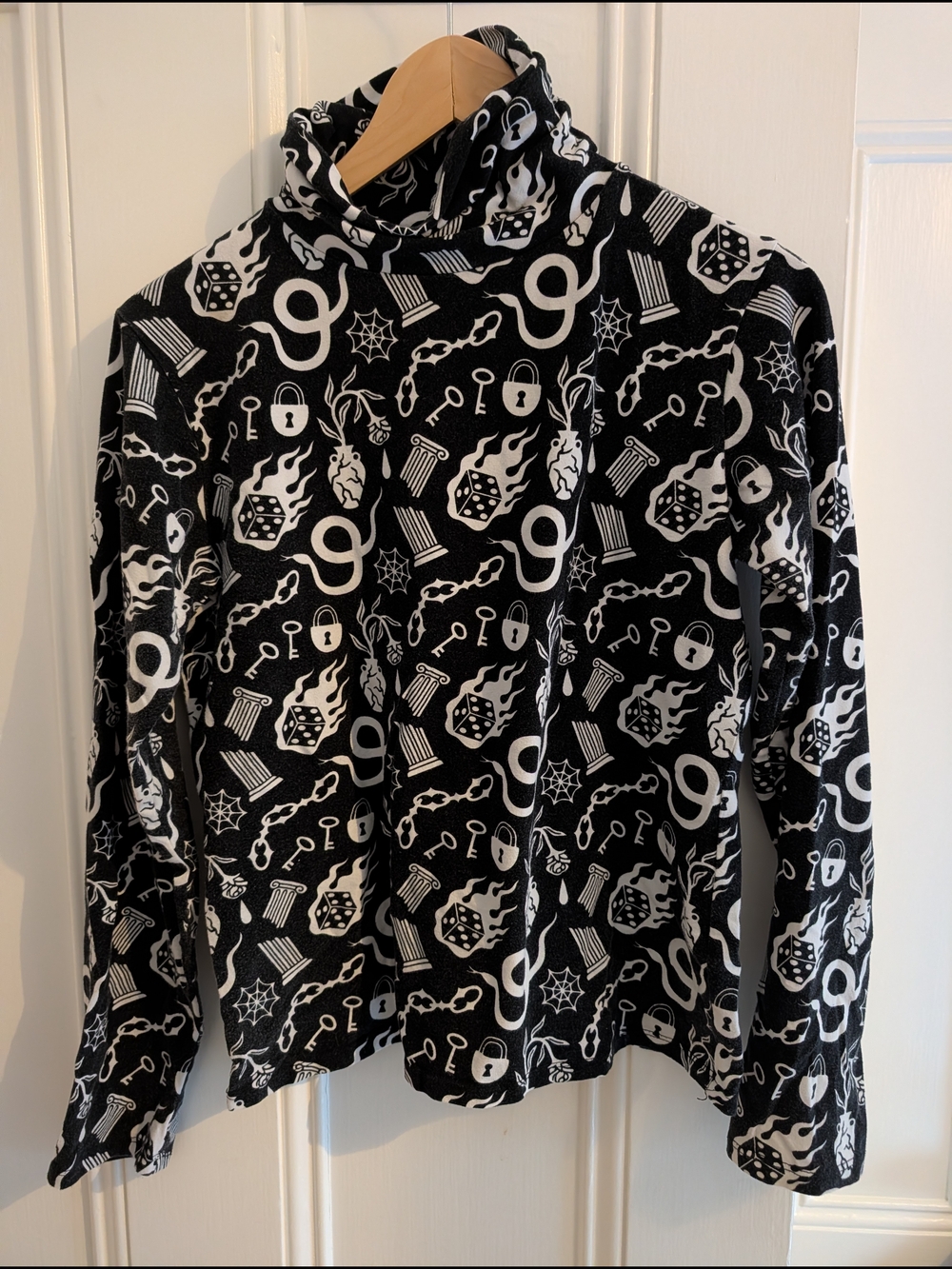 Nooworks Black & White Graphic Turtleneck Top